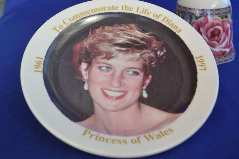 Selection of Assorted Collectable Items Including Royal Family Memorabilia