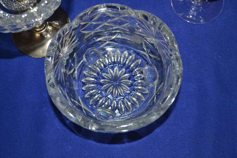Selection of Assorted Crystal and Cut Glass Items - 4 Pieces