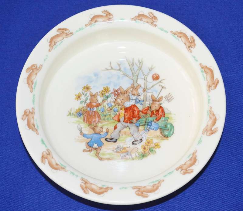 Royal Doulton Bunnykins Porridge Bowl "family in the Garden"