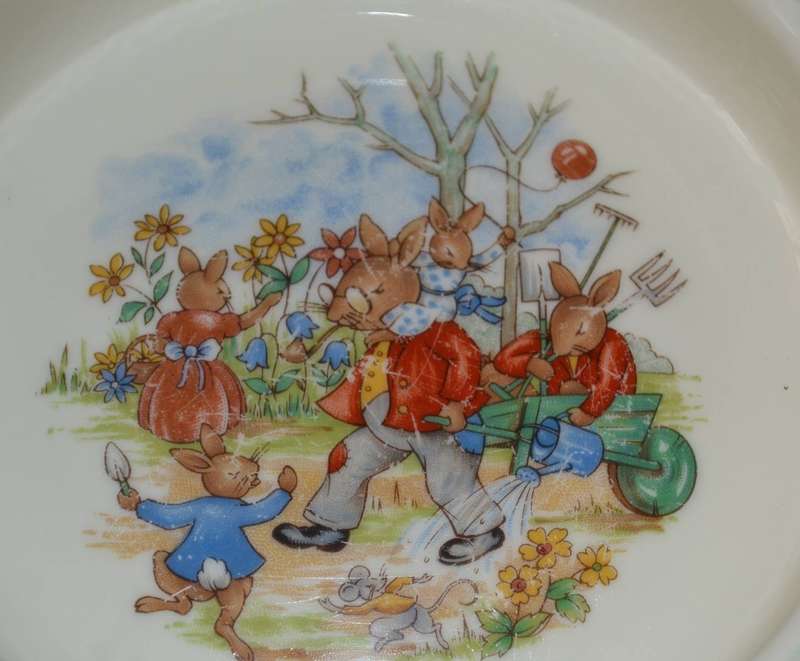 Royal Doulton Bunnykins Porridge Bowl "family in the Garden"