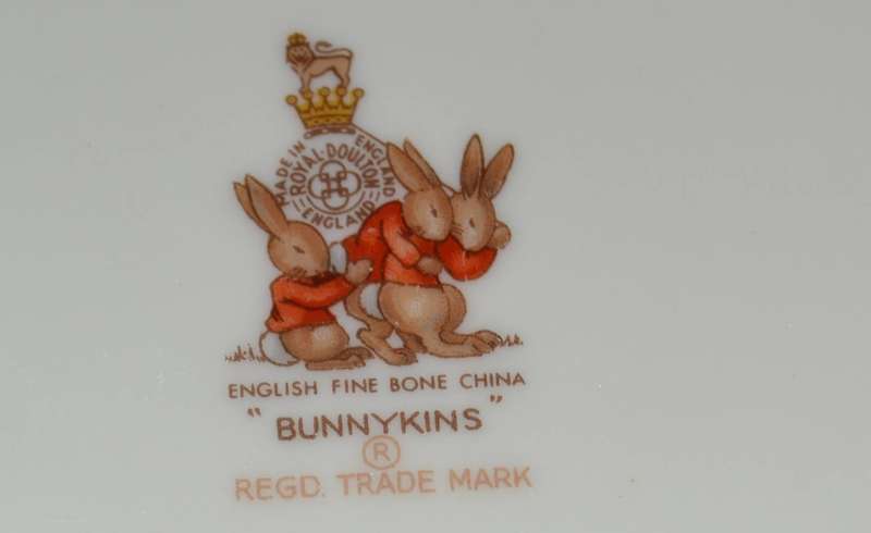 Royal Doulton Bunnykins Porridge Bowl "family in the Garden"