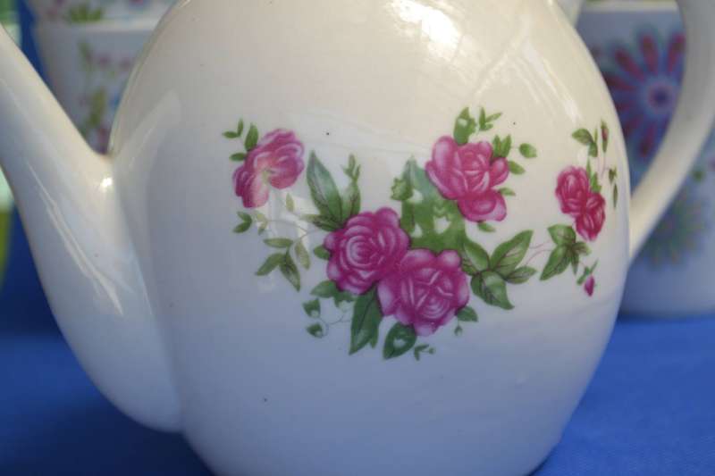 Floral Porcelain Tea Pot & Set of Four Coffee Mugs