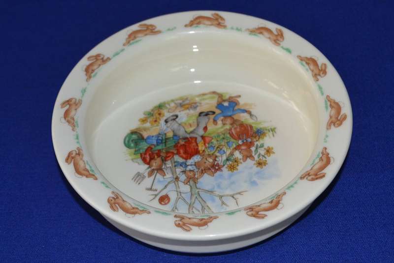 Royal Doulton Bunnykins Porridge Bowl "family in the Garden"