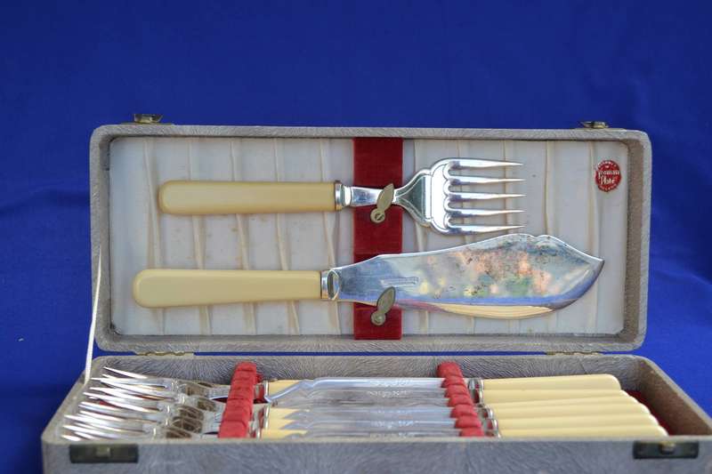 Vintage Yeoman Silver Plate Engraved Fish Knife and Fork Set - Boxed