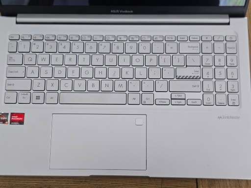 Asus Vivobook 15X OLED M1503