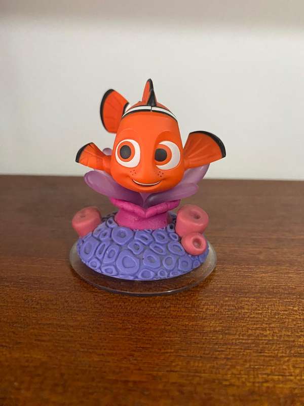 Disney Infinity Character- Dory and Nemo play-set box