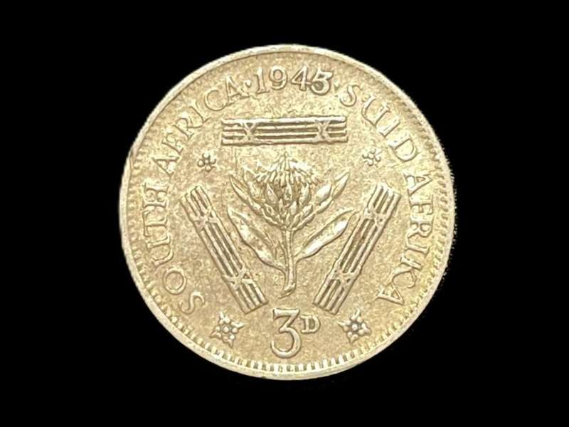 Scarce 1945/3 overdate S.A. Union silver 3 pence (tickey) coin - Better condition for this variety