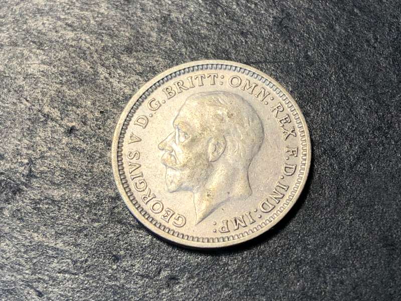 SILVER 1931 British 3 pence (tickey) coin - King George V