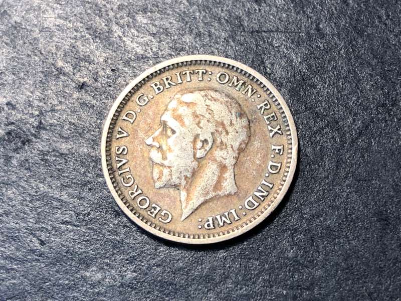 SILVER 1933 British 3 pence (tickey) coin - King George V
