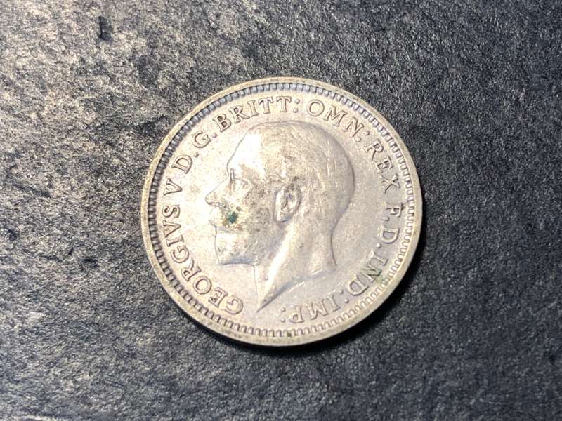 SILVER 1935 British 3 pence (tickey) coin - King George V