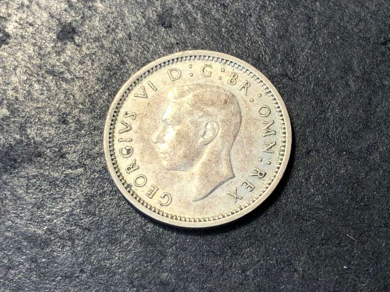 SILVER 1940 British 3 pence (tickey) coin - King George VI