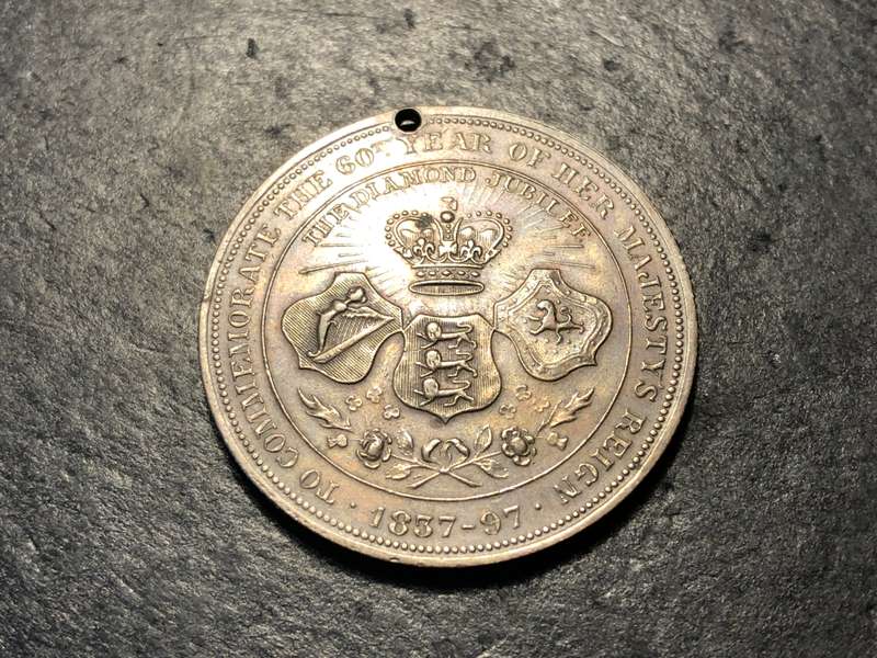Stunning Queen Victoria Diamond Jubilee 1837-1897 Bronze medallion