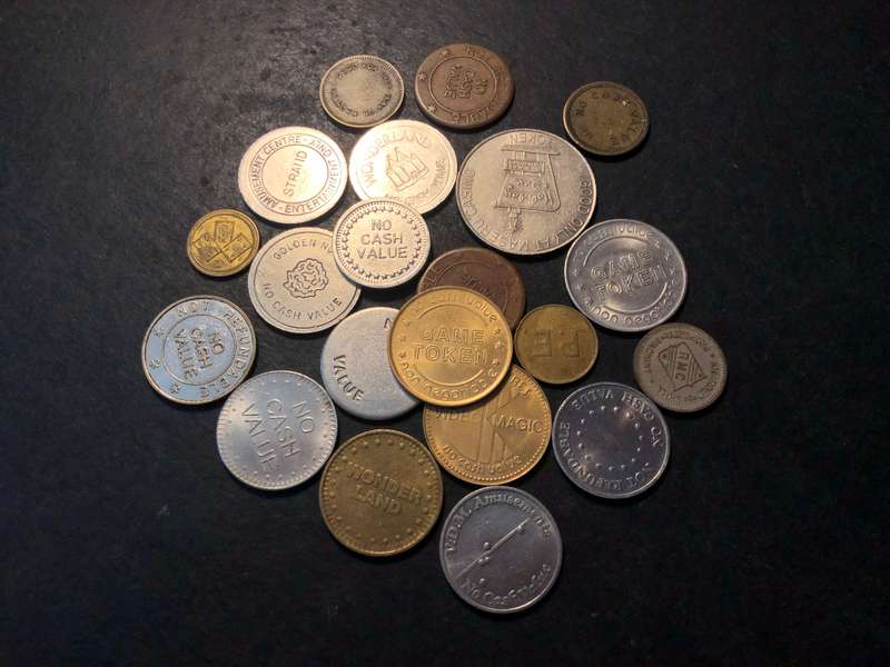 Large collection of 21 different modern tokens - Gaming, Casino, Foreign, etc...