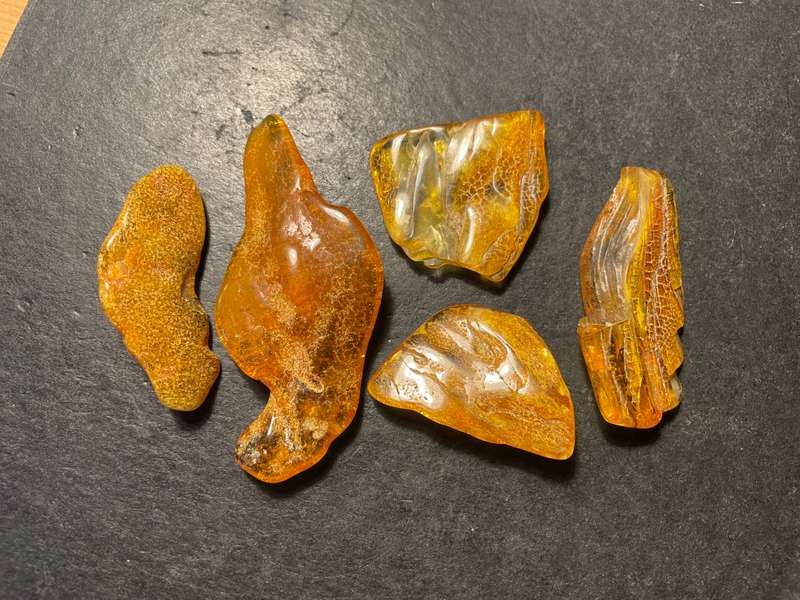 Parcel of 5 Pieces of beautiful genuine raw Baltic amber - Total weight 120 ct