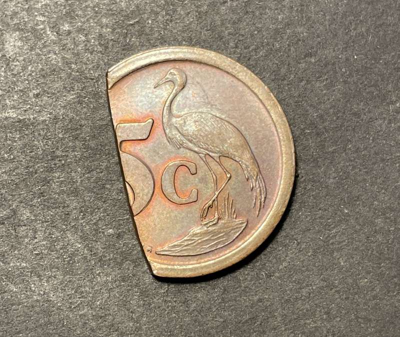Rare Error 1991 RSA 5 cent coin in AU+/UNC - Rare "straight clip" error (Almost 2cm across!)