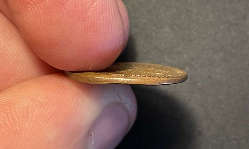 Rare 1970 "Broadstruck" Error RSA 1/2 cent coin - The edge of the collar can be seen!