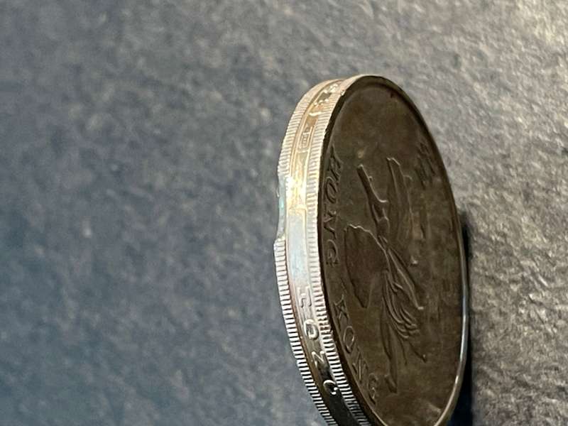 Clipped planchet error Hong Kong 2017 Five dollars coin
