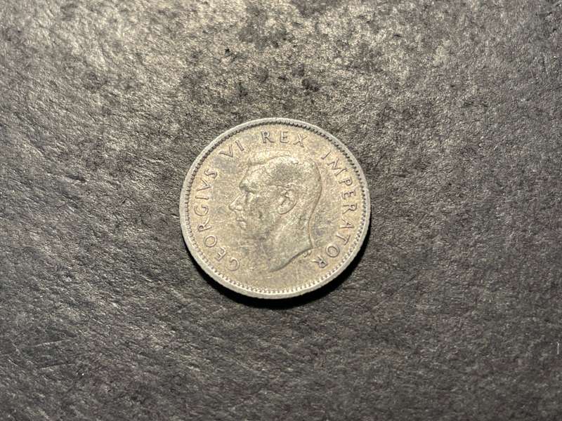 SILVER 1942 King George VI South African 6 pence (6d) coin