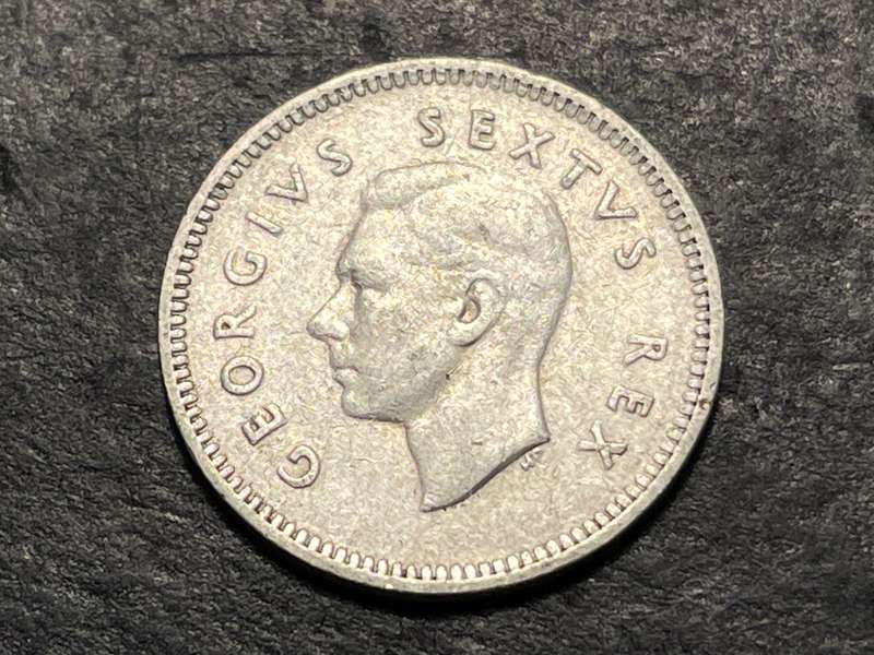SILVER 1948 King George VI South African 3 pence (3d) coin - Tickey
