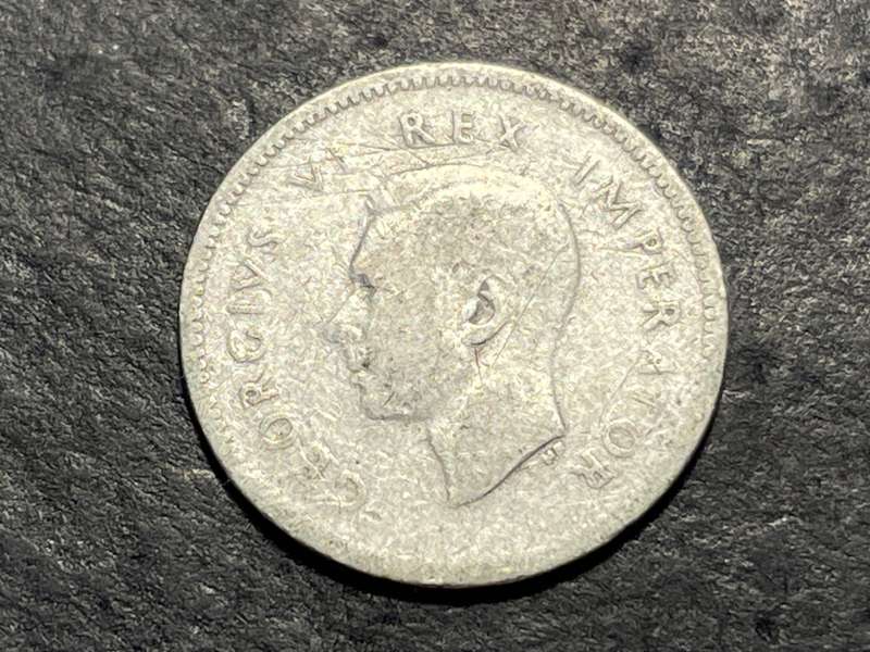 SILVER 1947 King George VI South African 3 pence (3d) coin - Tickey