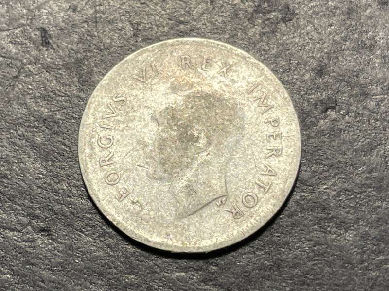 SILVER 1941 King George VI South African 3 pence (3d) coin - Tickey
