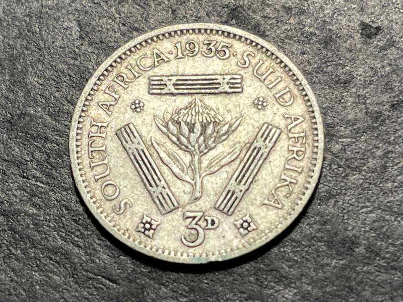 SILVER 1935 King George V South African 3 pence (3d) coin - Tickey