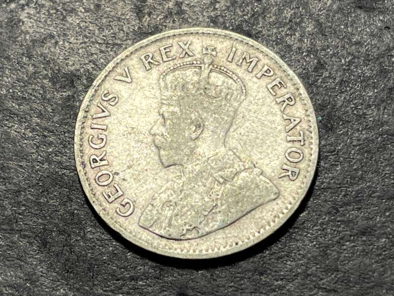 SILVER 1935 King George V South African 3 pence (3d) coin - Tickey