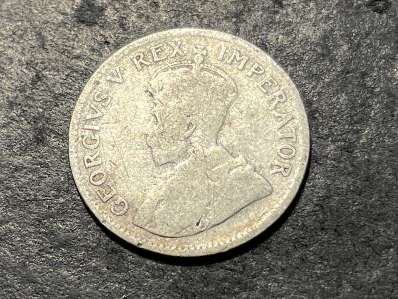 SILVER 1933 King George V South African 3 pence (3d) coin - Tickey