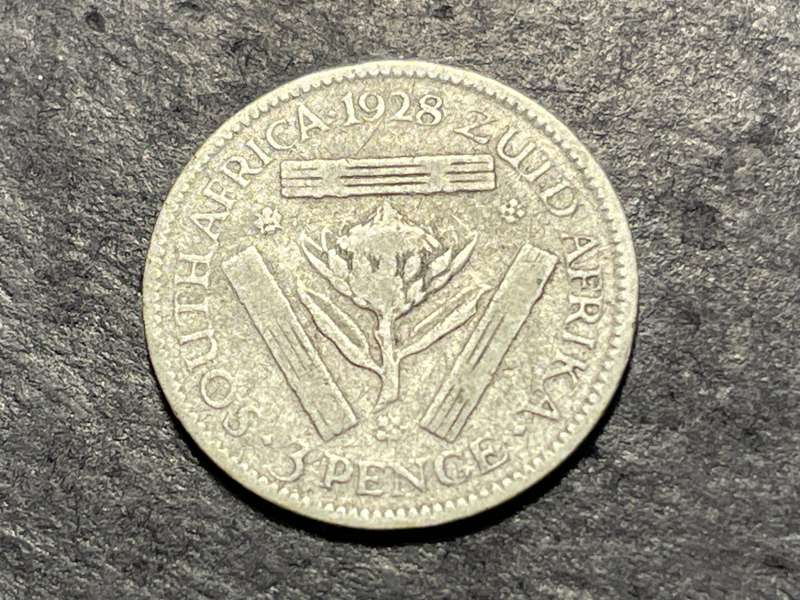 SILVER 1928 King George V South African 3 pence (3d) coin - Tickey
