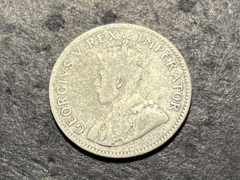 SILVER 1928 King George V South African 3 pence (3d) coin - Tickey