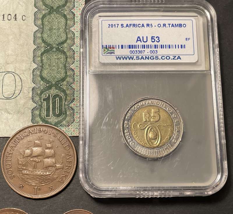 Start your collection today - Lot of coins and others for the beginner - Includes silver & old coins