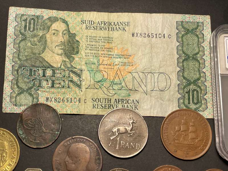 Start your collection today - Lot of coins and others for the beginner - Includes silver & old coins