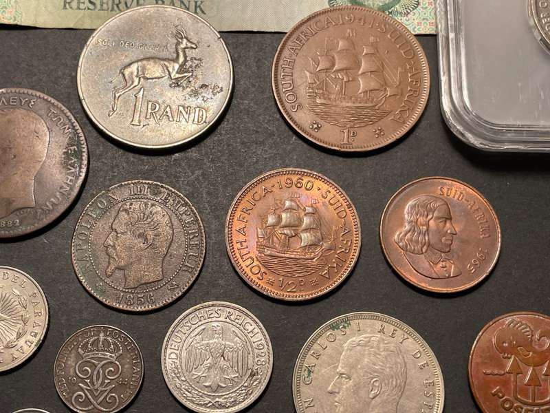 Start your collection today - Lot of coins and others for the beginner - Includes silver & old coins