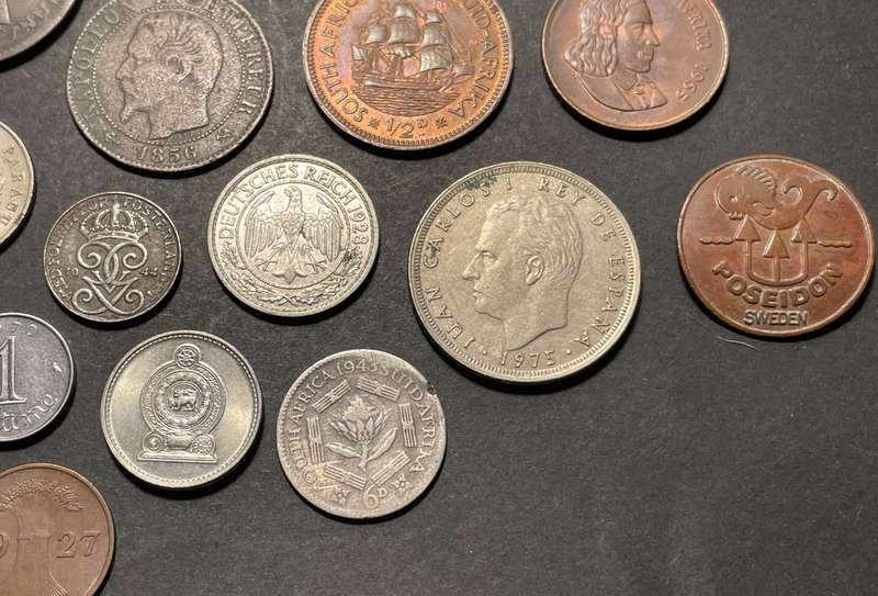 Start your collection today - Lot of coins and others for the beginner - Includes silver & old coins