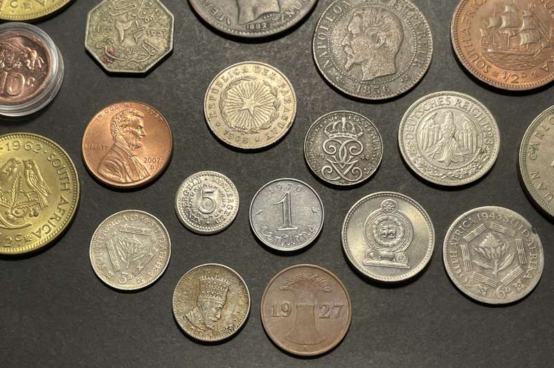 Start your collection today - Lot of coins and others for the beginner - Includes silver & old coins