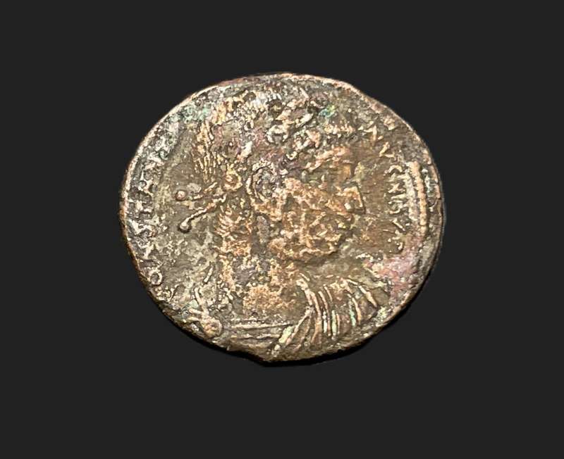 Ancient Roman bronze Nummus coin minted under Constantine (330 - 336 AD) - Lot 1 of 2