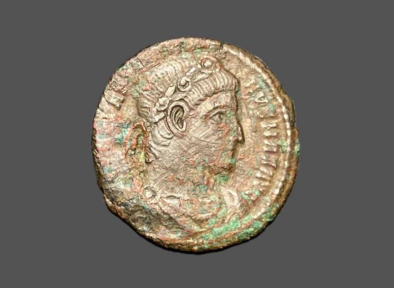 Ancient Roman bronze Nummus coin minted under Constantine (330 - 336 AD) - Lot 2 of 2