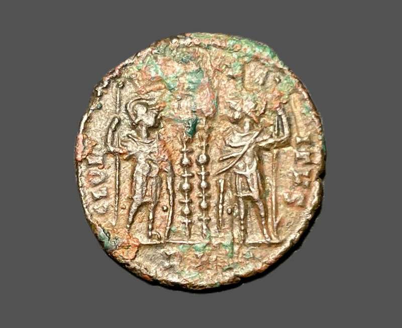 Ancient Roman bronze Nummus coin minted under Constantine (330 - 336 AD) - Lot 2 of 2