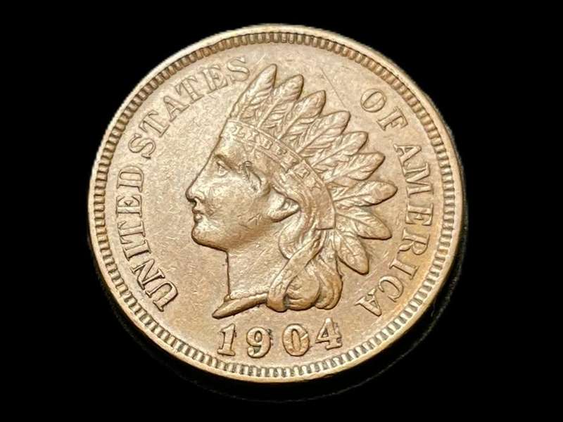 Very nice 1904 USA Indian Head 1 cent coin in +/- AU - Catalogue value of $30 in AU 55