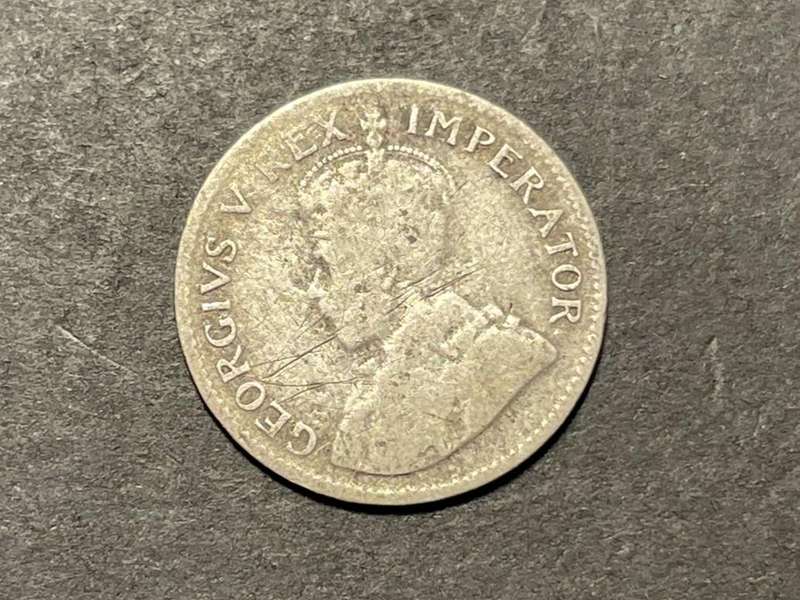 Scarce 1923 SA Union Silver 3 pence (Tickey) coin - Wreath design - First year of issue