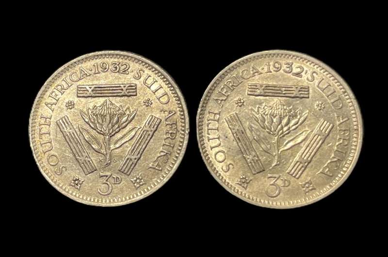 Lot of 2 +/-AU 1932 SA Union Silver 3 pence (Tickey) coins - Different "2" positions