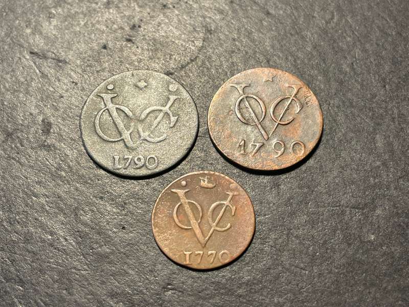 Lot of 3 excellent VOC 1 duit and 1/2 doit copper coins - Various dates and mints