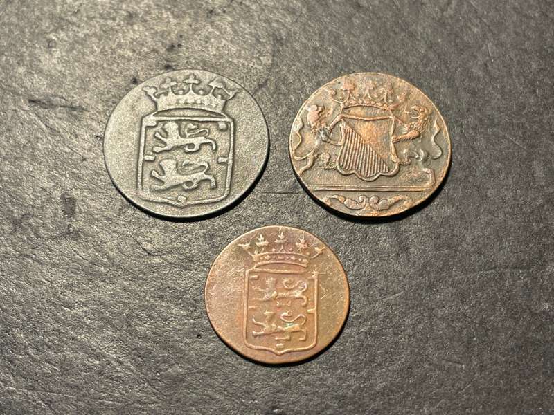 Lot of 3 excellent VOC 1 duit and 1/2 doit copper coins - Various dates and mints
