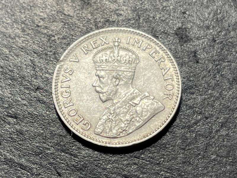 1927 South African Silver 3 pence (tickey) coin in a beautiful condition!