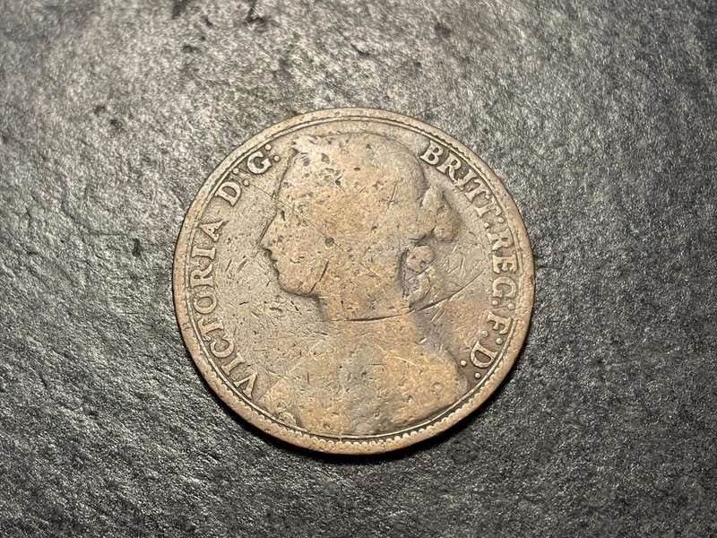 Bronze 1880 one penny coin from Great Britain - Queen Victoria