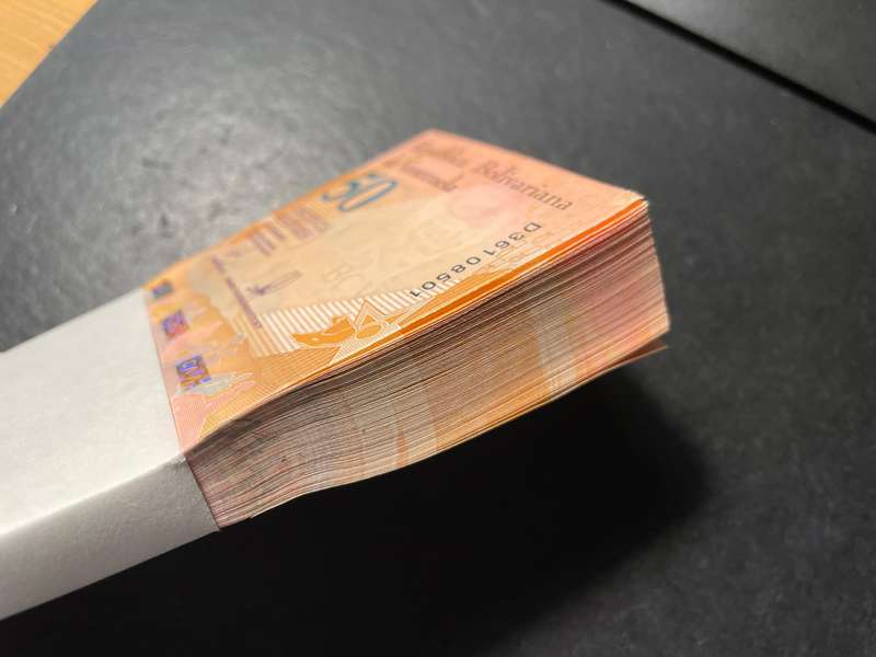 Uncirculated 2018 pack of 100x banknotes from Venezuela - All notes in sequence