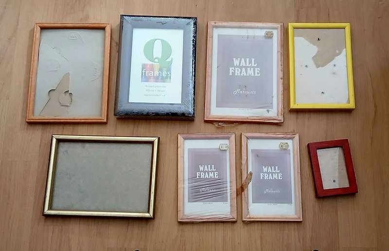 20 small picture frames