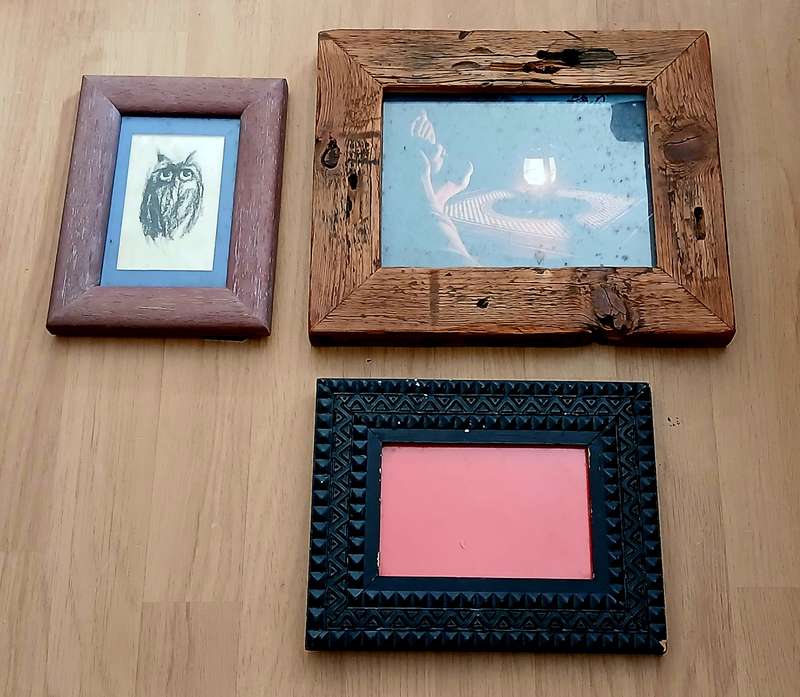 20 small picture frames