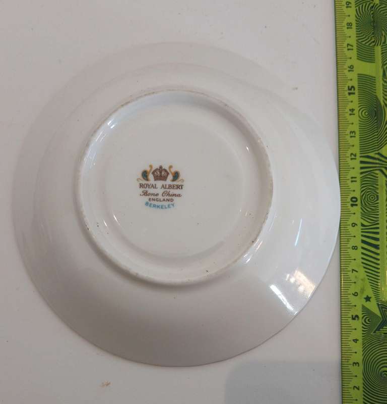 China items x 5 and Wedgewood item x 1