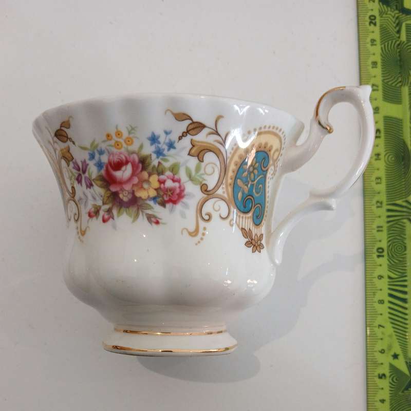 China items x 5 and Wedgewood item x 1